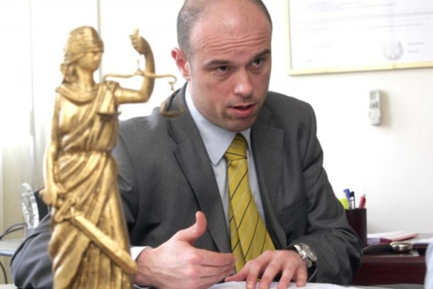 Pljušte prozivke Dodikovog sudije