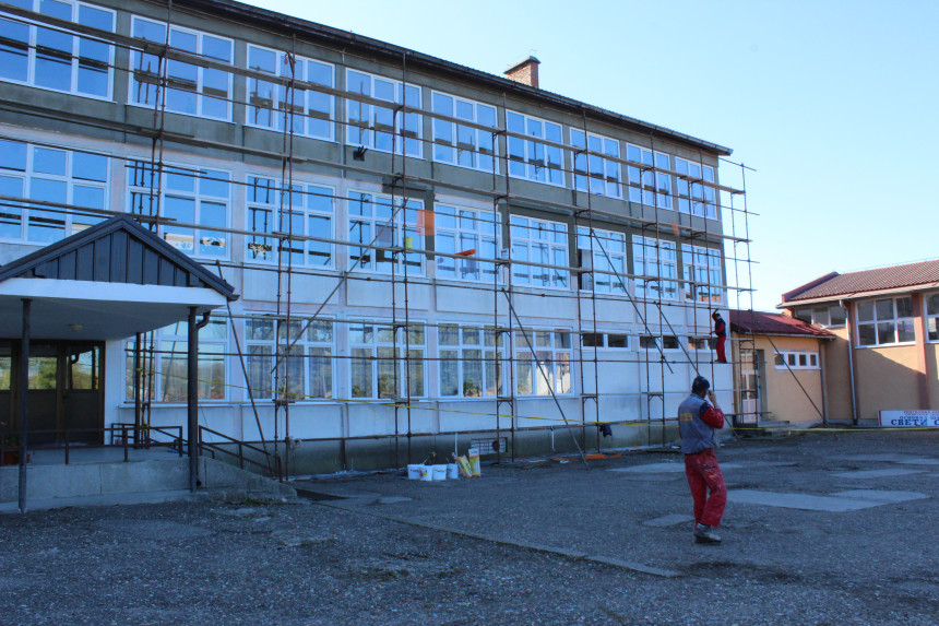 Uskoro fasada na školi u Loparama