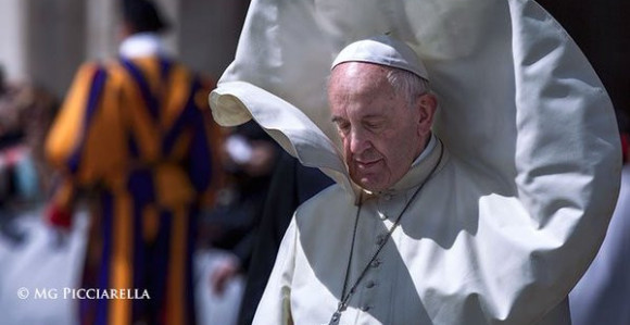 Priznao: Zaspim tokom molitve