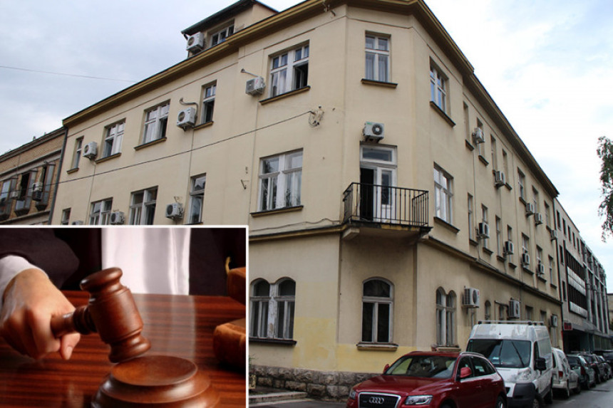 Naplaćivali 7.000 maraka za upis