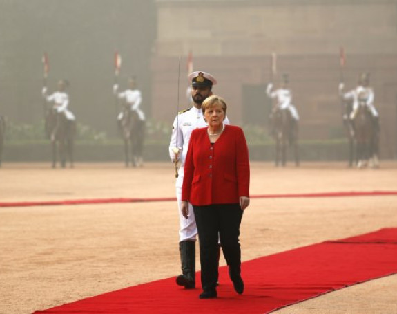 Otrovni indijski doček za Angelu Merkel