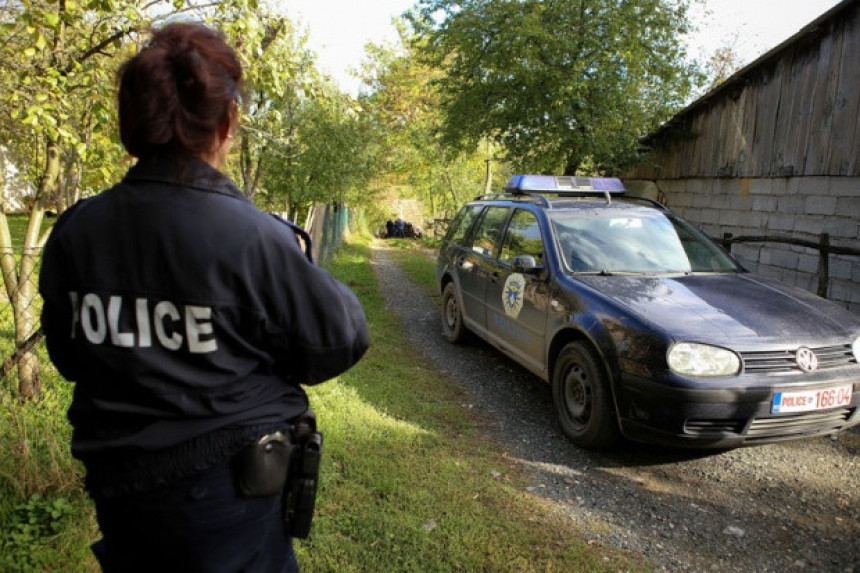 Bačena bomba na prodavnicu u kojoj se okupljaju Srbi