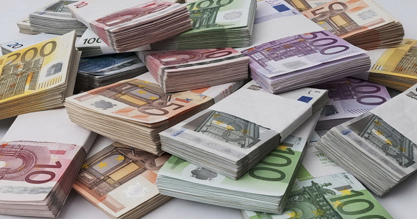 U kutiji od bombona gotovo 100.000 evra