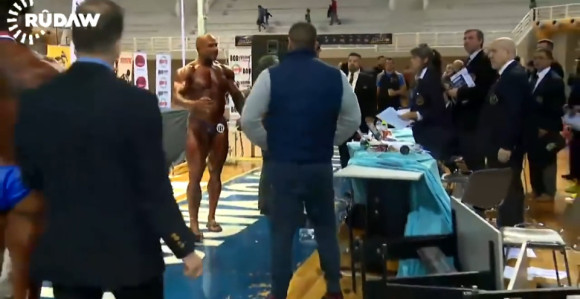 Video: Bodibilder izgubio na takmičenju, a njegovu reakciju će sudije DUGO PAMTITI!