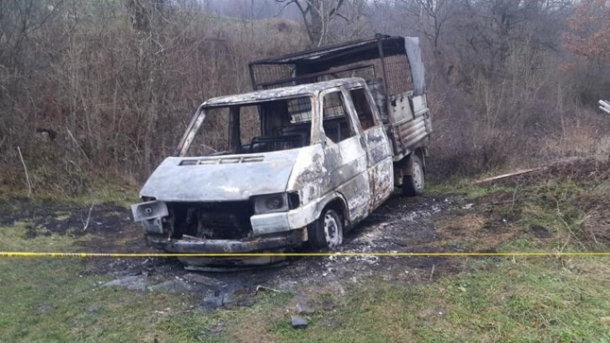 Повратник сам себи пријетио