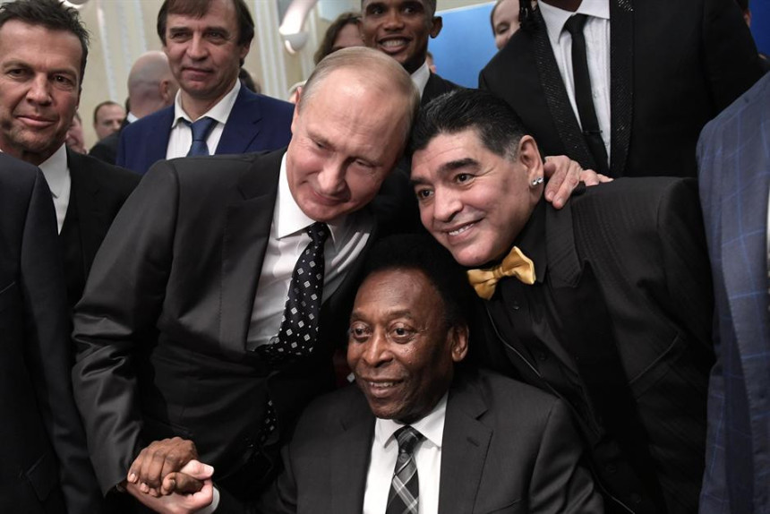 Susret najvećih: Maradona poljubio Pelea!