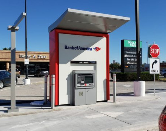 Bankomat izbacivao novčanice od sto dolara, ljudi se tukli