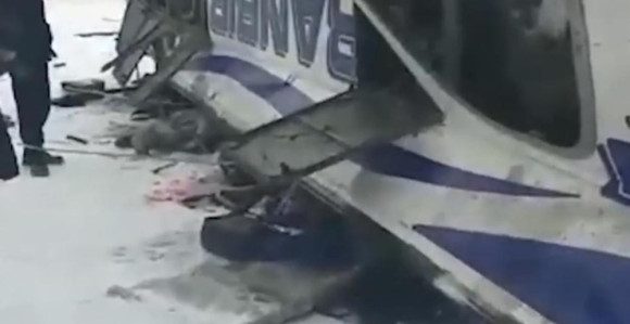 Autobus pao sa mosta u rijeku (VIDEO)