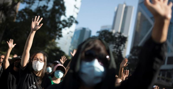 Хонгконг кључа: Сукоб полиције и демонстраната