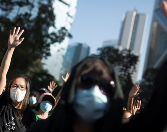 Хонгконг кључа: Сукоб полиције и демонстраната