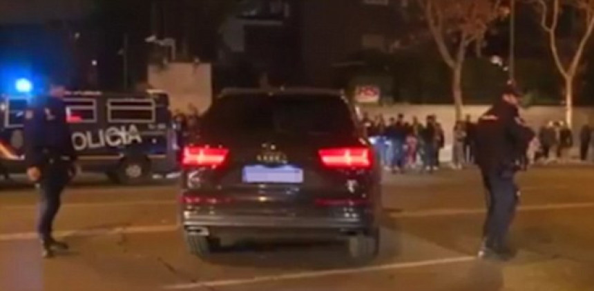 Видео: Ма, ко си ти?! Звијезда?! Ама, вози тамо, кад ти говорим!