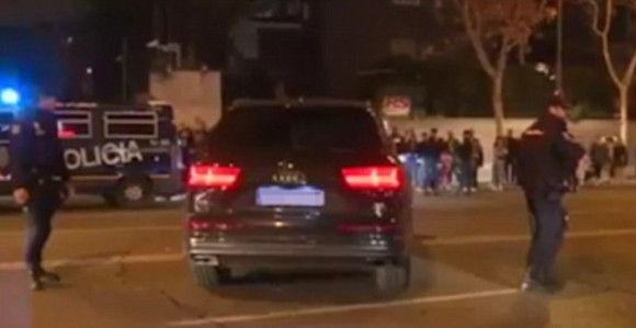 Video: Ma, ko si ti?! Zvijezda?! Ama, vozi tamo, kad ti govorim!