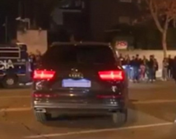 Video: Ma, ko si ti?! Zvijezda?! Ama, vozi tamo, kad ti govorim!