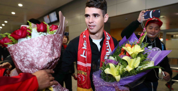 Oskar dočekan na aerodromu u Šangaju!