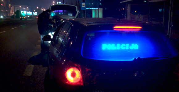 Napadači oteli policijsko vozilo