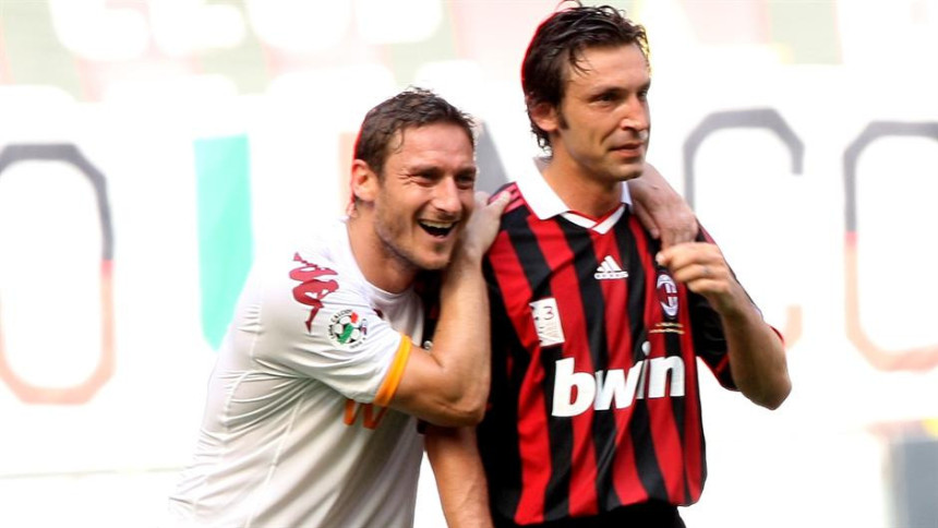 Priča: Ko voli fudbal, za njima će žaliti...