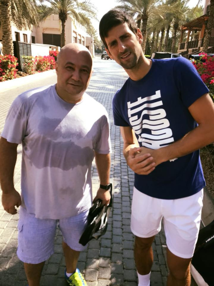 Новак скинуо бандажу са лакта!