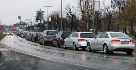 Duga kolona u oba smjera u Gradiški