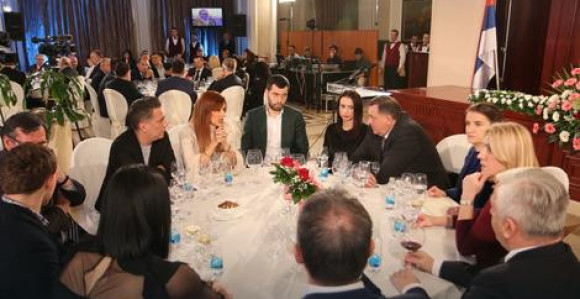 89 000 poziva za vožnju pjevača