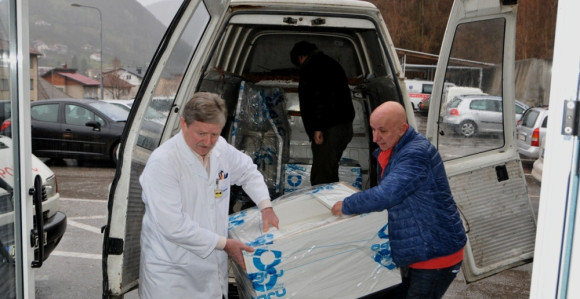 Domu zdravlja aparat na poklon