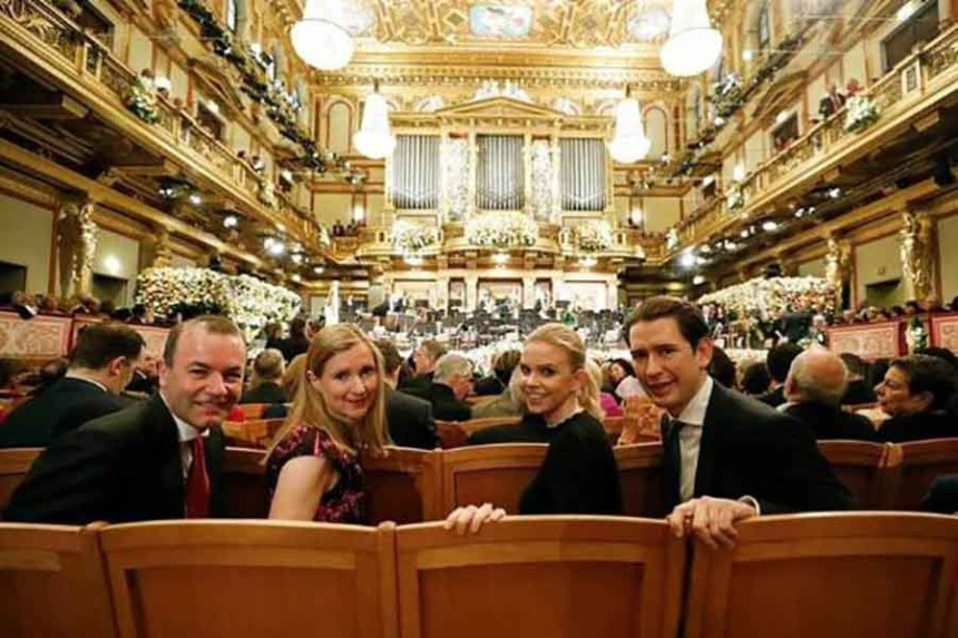 Канцелар сједио у задњем реду