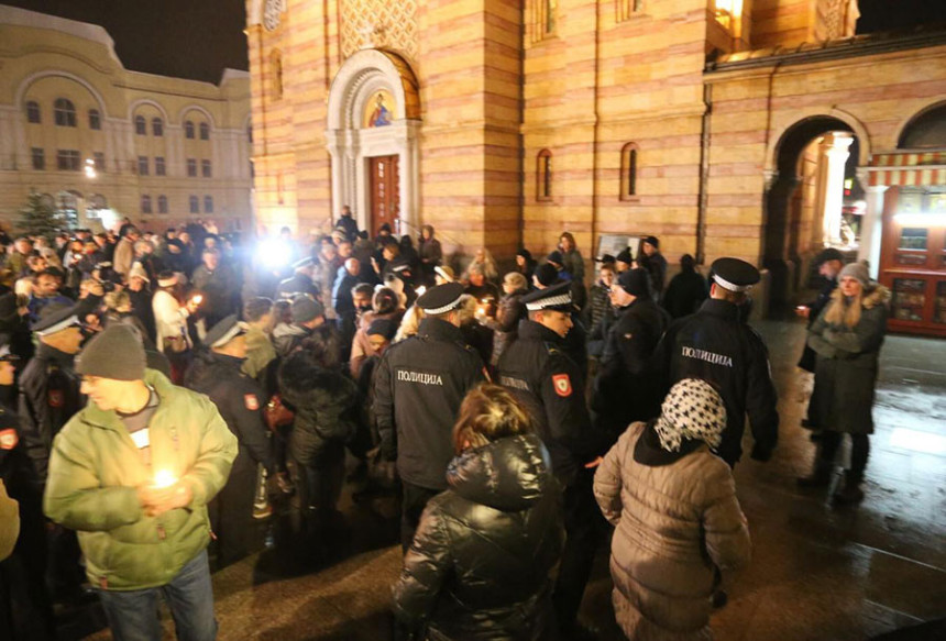 Policija ponovo tjerala građane