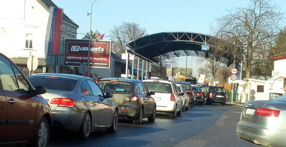 Sve duža kolona u Gradiški 