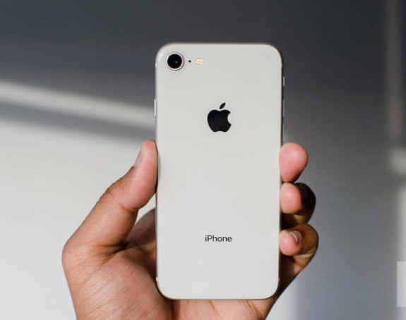Apple smanjuje proizvodnju iPhone-a zbog slabe tražnje