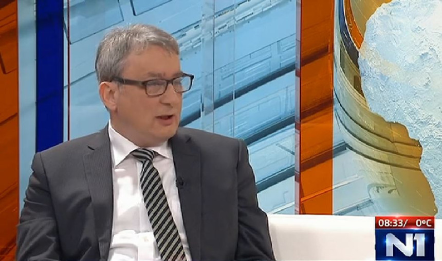 Босић:Политичари играју неку врсту кола