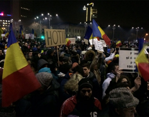 Rumuni na ulicama, Bukurešt "gori"
