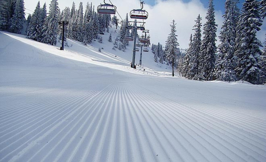 Пијани потезали оружје на туристе 