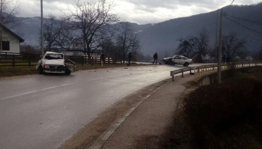 Povrijeđena dva policajca