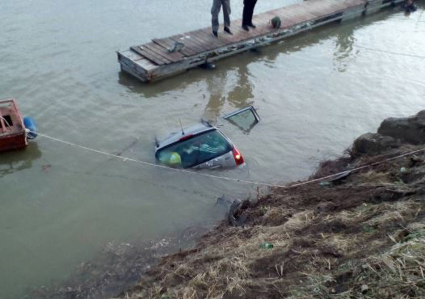 Automobil sletio u rijeku Savu