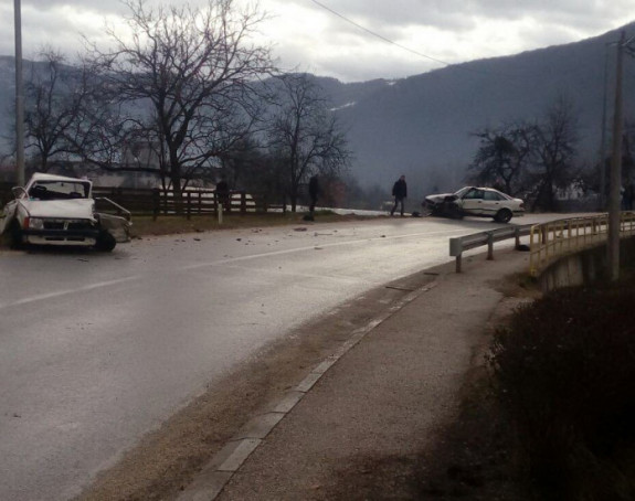 Povrijeđena dva policajca 