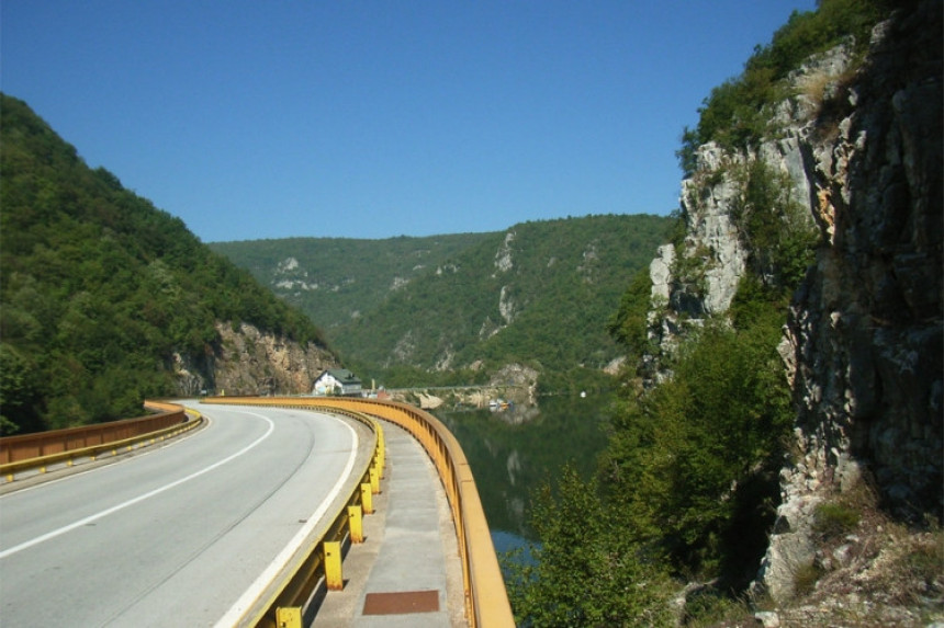 "Fijatom" sletio u Vrbas i poginuo