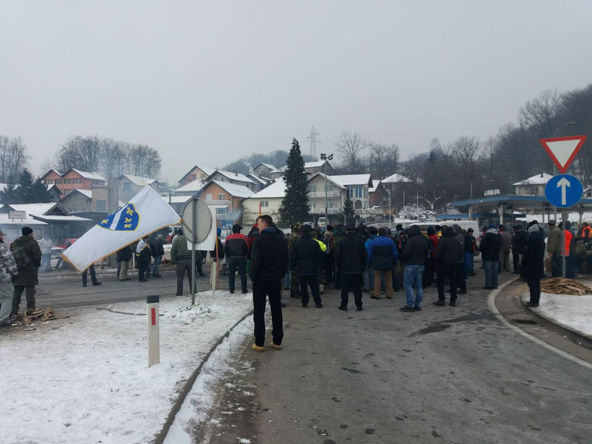 Borci i drugu noć proveli na ulici