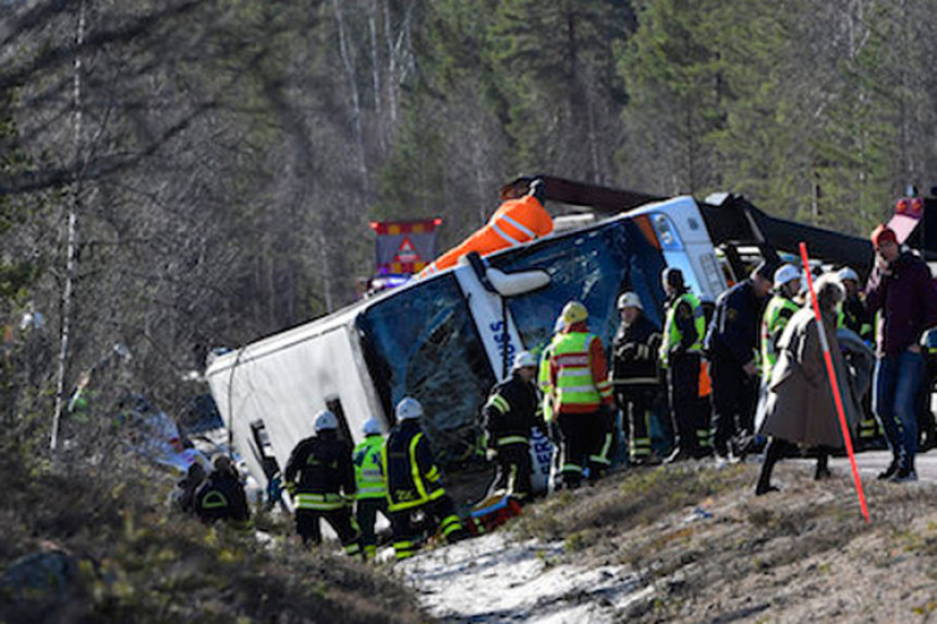 Autobus sletio: Poginulo troje