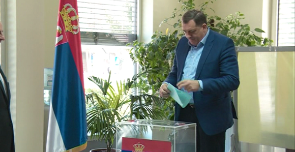 Који је прави Милорад Додик?