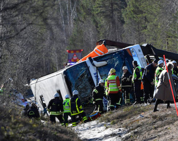 Autobus sletio: Poginulo troje