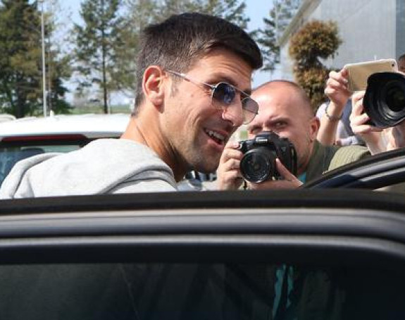 Nole sa sinom stigao u Beograd