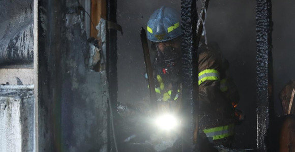 Oštećena tri autobusa i garaža