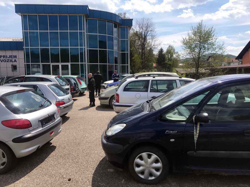 Oduzeta 22 putnička vozila