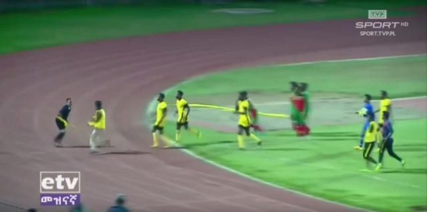 Video: Sudija jedva izvukao živu glavu u Etiopiji!