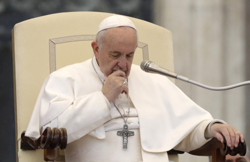 Sveštenici tvrde: Papa je jeretik
