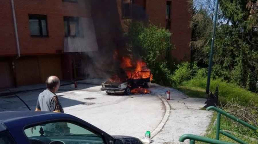 SA: “Golf” se zapalio u vožnji