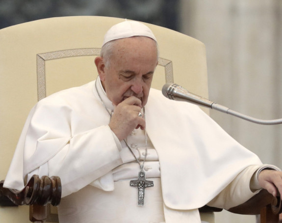 Sveštenici tvrde: Papa je jeretik