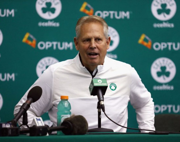 Дени Ејнџ доживио срчани удар!