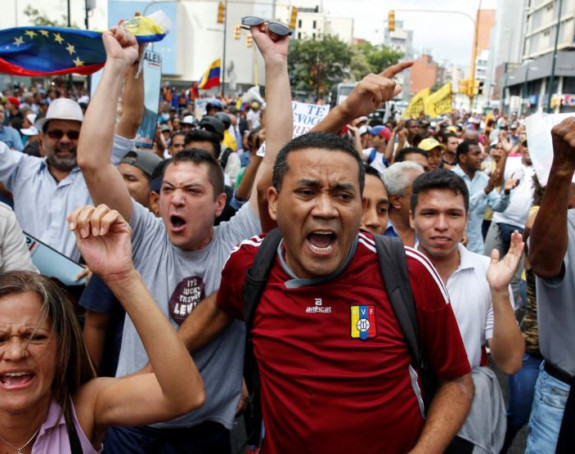 Venecuela: Suzavac protiv demonstranata