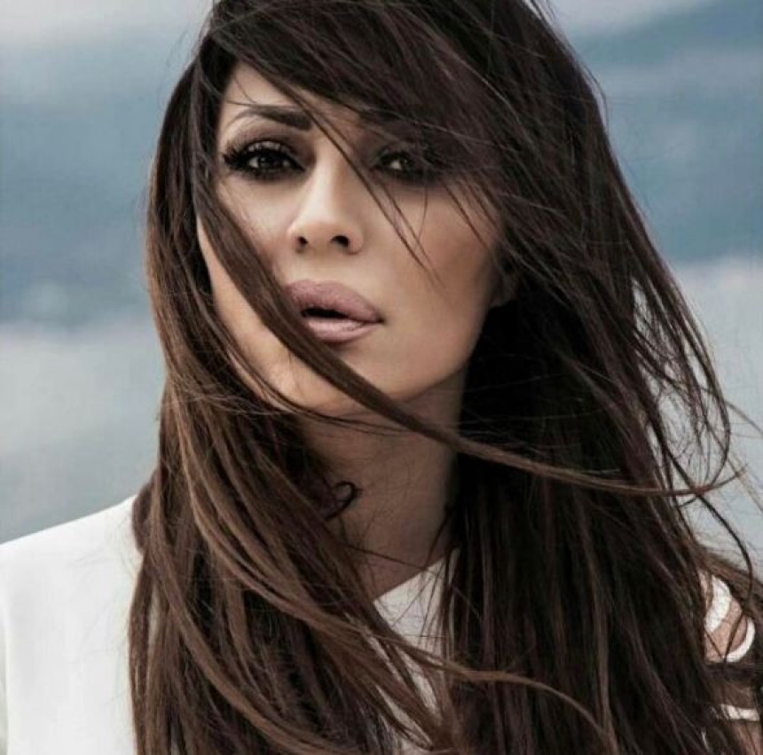 Fotka zbunjuje: Monika ili Ceca