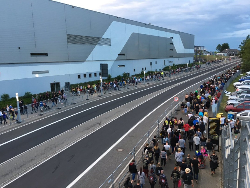 Evakuacija ljudi sa koncerta